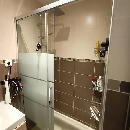 Cosy , Garage Securise Pour Deux-roues Проживание в семье *