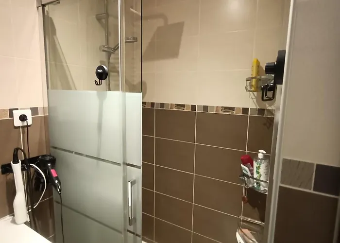 Cosy , Garage Securise Pour Deux-roues Проживание в семье *